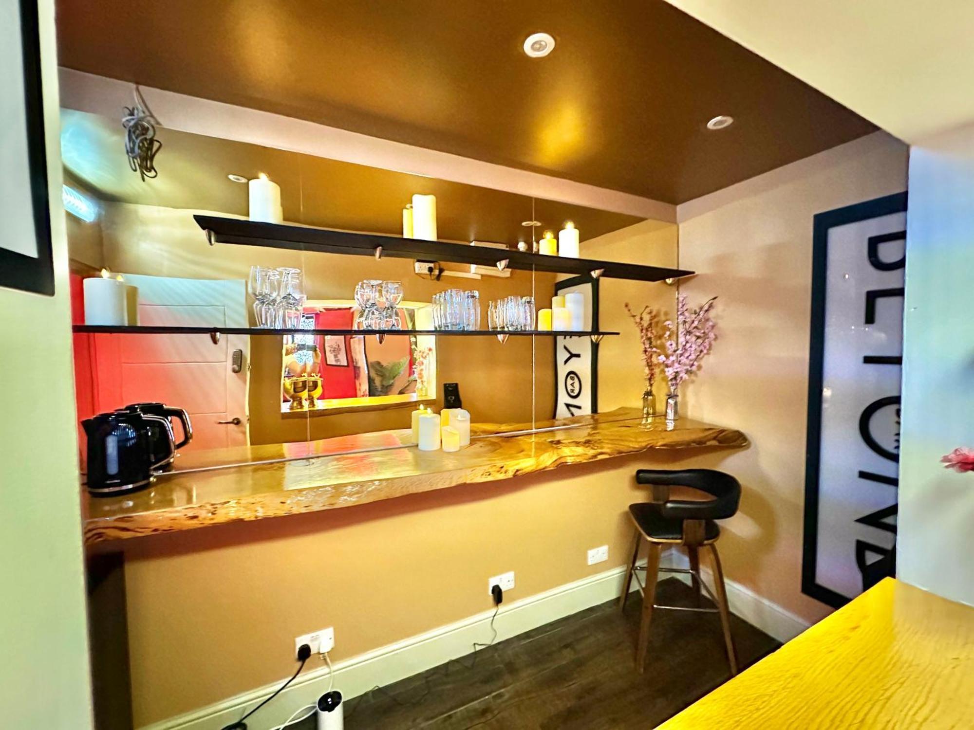 Beyond - Romantic Basement Apartment - Close To Beach - With Parking Bournemouth Kültér fotó