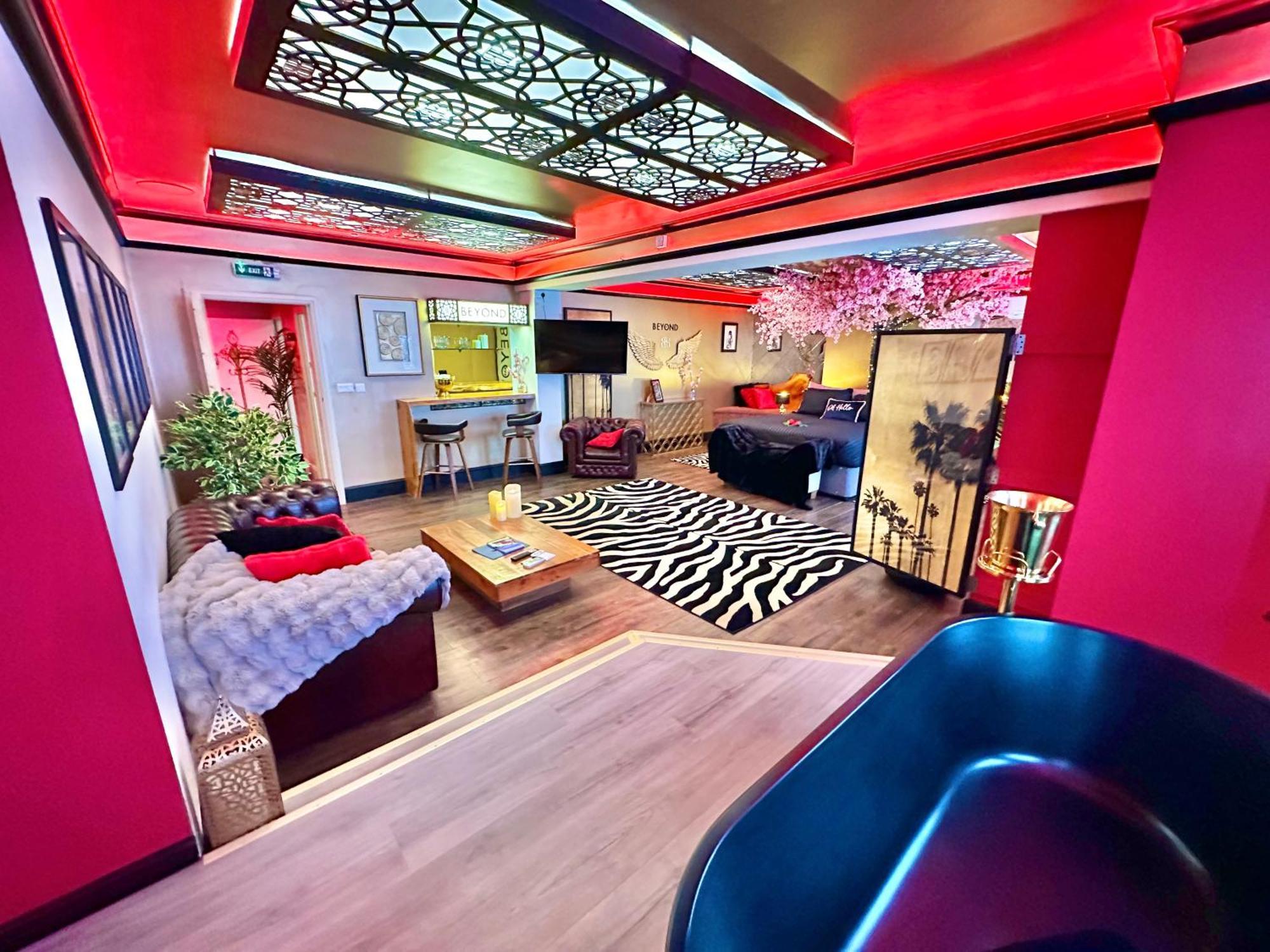 Beyond - Romantic Basement Apartment - Close To Beach - With Parking Bournemouth Kültér fotó