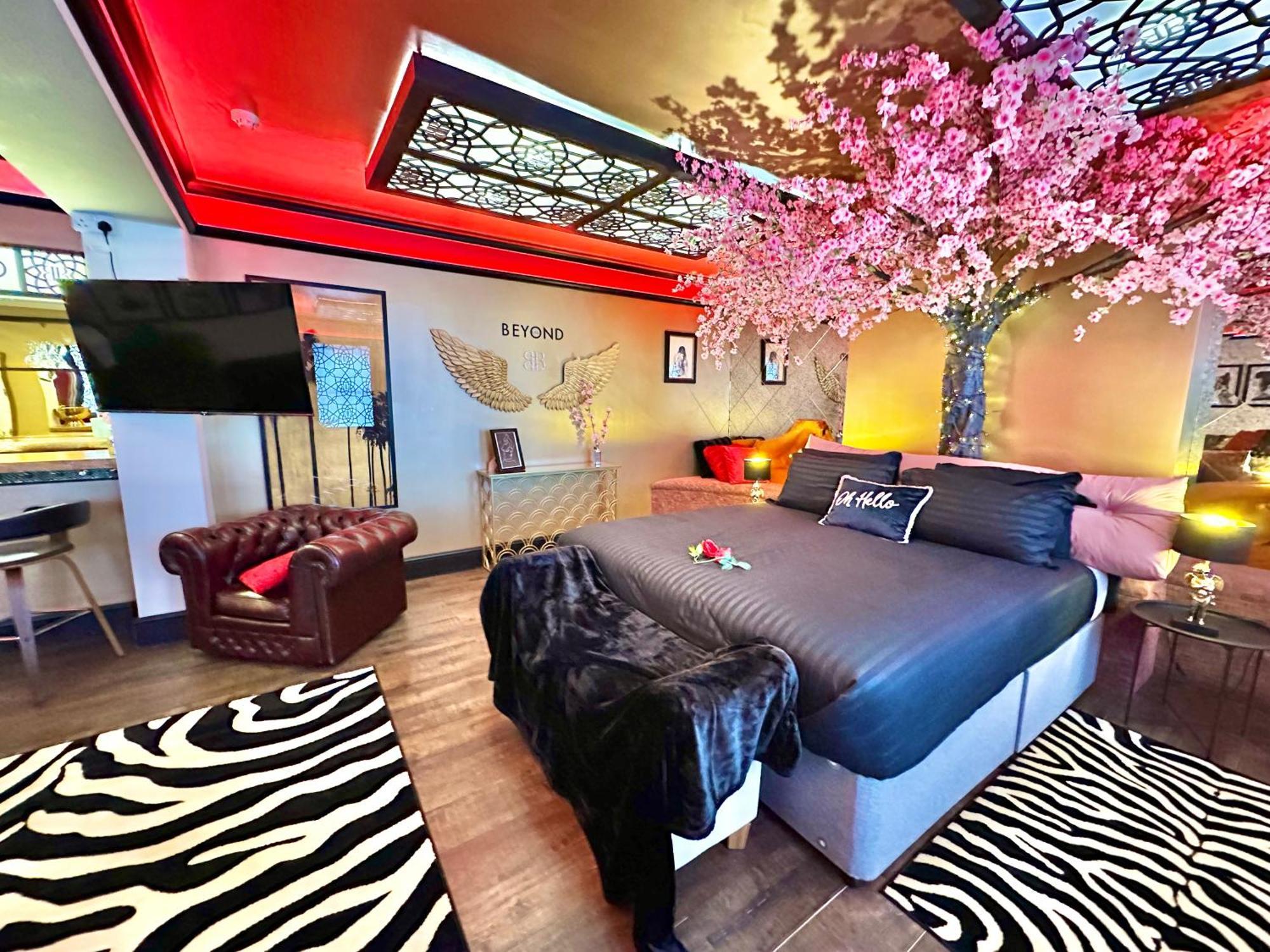 Beyond - Romantic Basement Apartment - Close To Beach - With Parking Bournemouth Kültér fotó