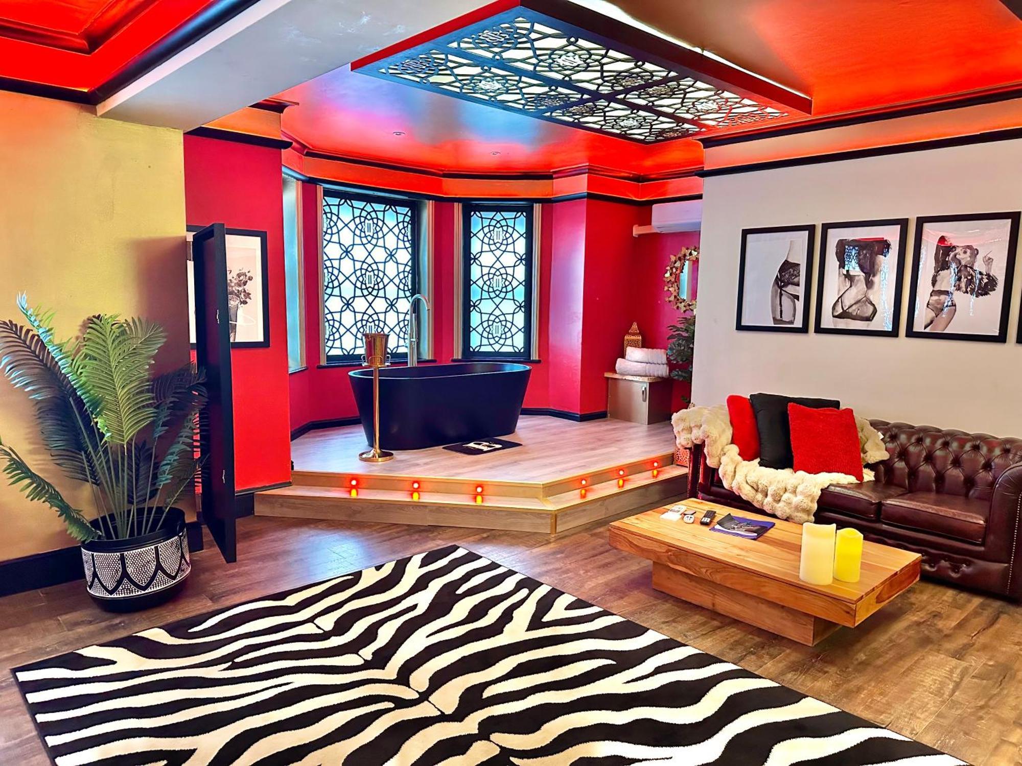 Beyond - Romantic Basement Apartment - Close To Beach - With Parking Bournemouth Kültér fotó