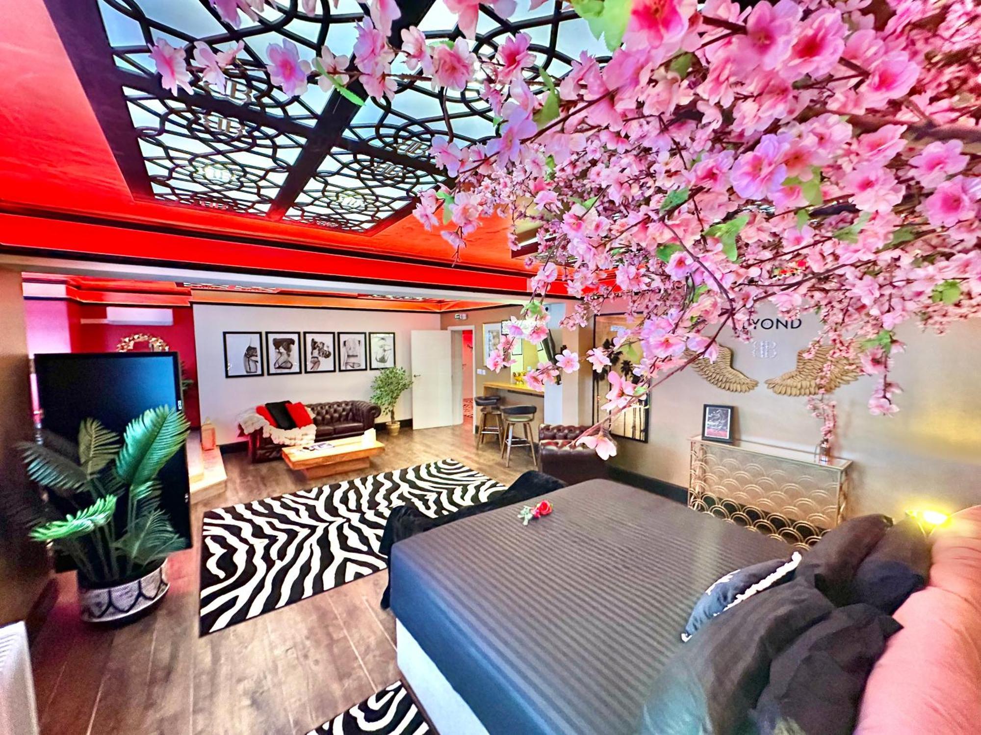 Beyond - Romantic Basement Apartment - Close To Beach - With Parking Bournemouth Kültér fotó