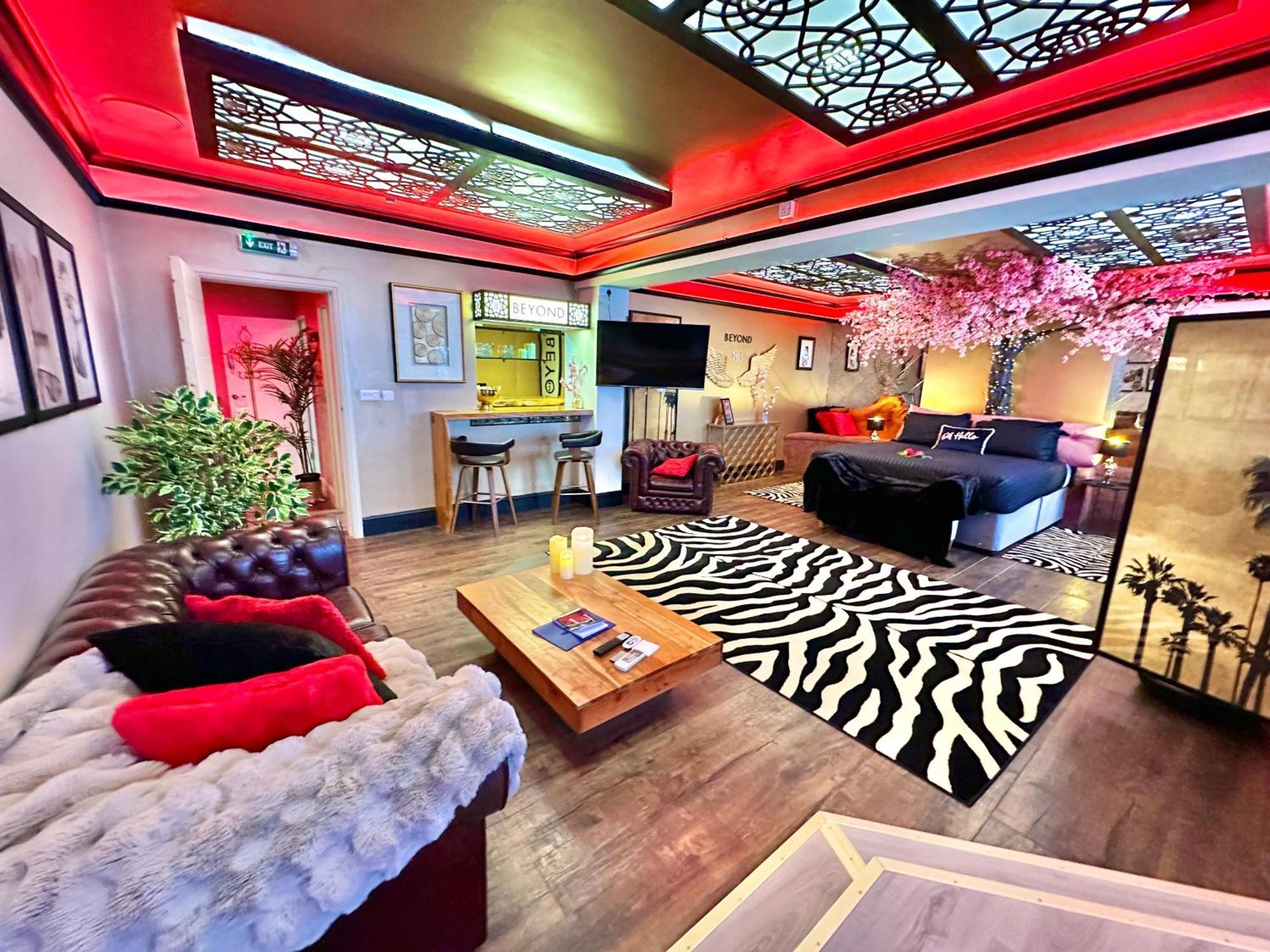 Beyond - Romantic Basement Apartment - Close To Beach - With Parking Bournemouth Kültér fotó