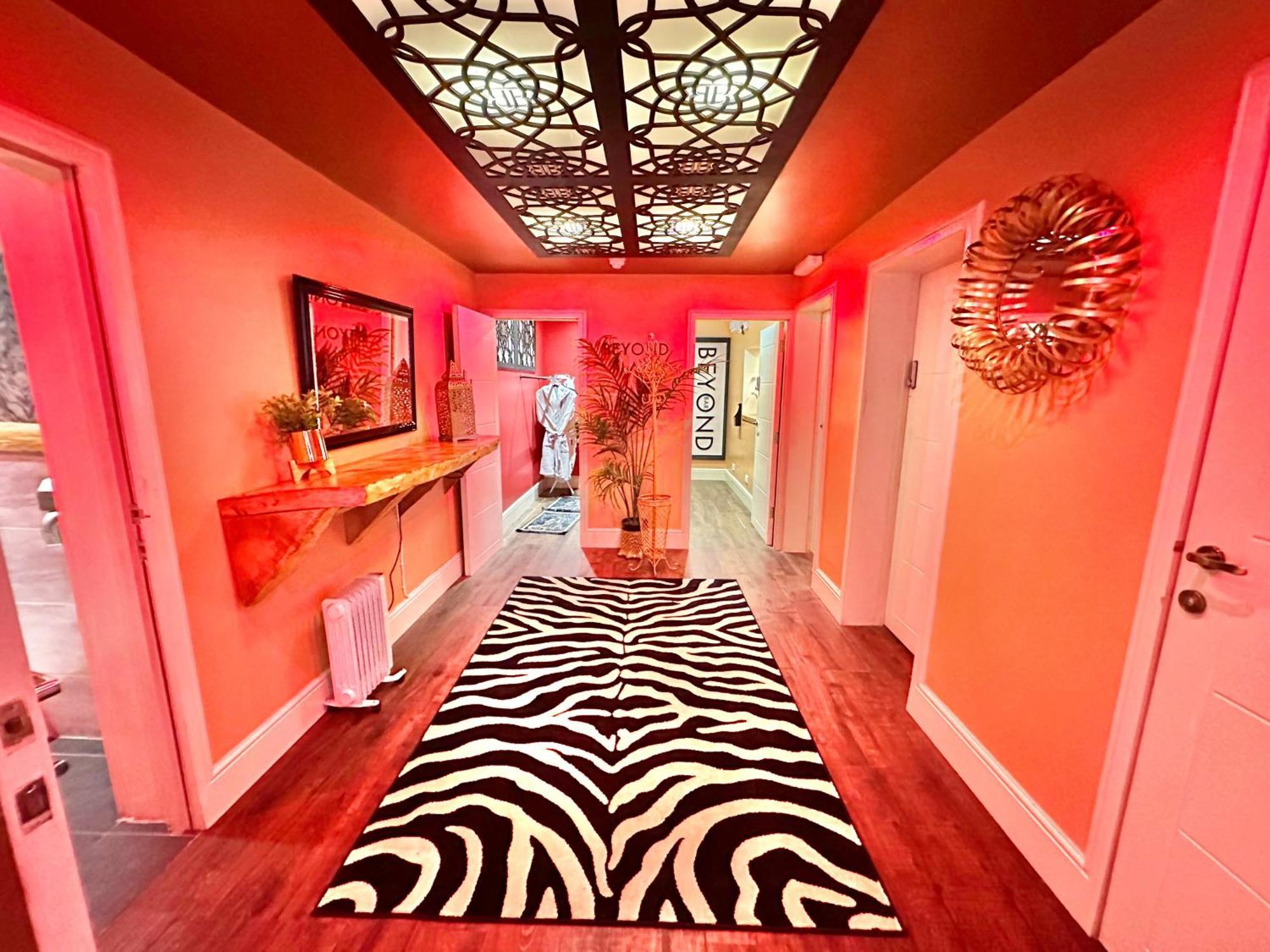 Beyond - Romantic Basement Apartment - Close To Beach - With Parking Bournemouth Kültér fotó