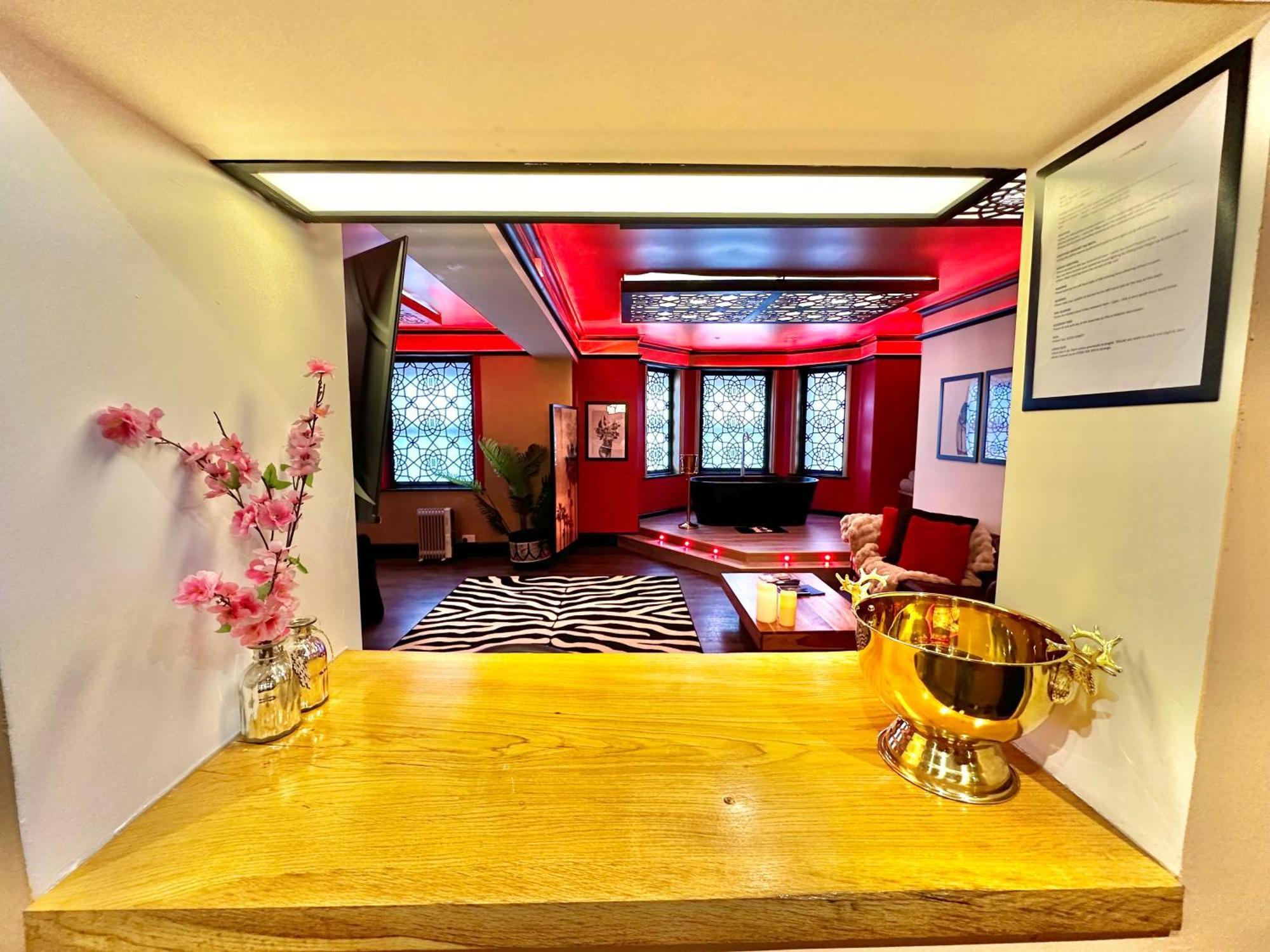 Beyond - Romantic Basement Apartment - Close To Beach - With Parking Bournemouth Kültér fotó