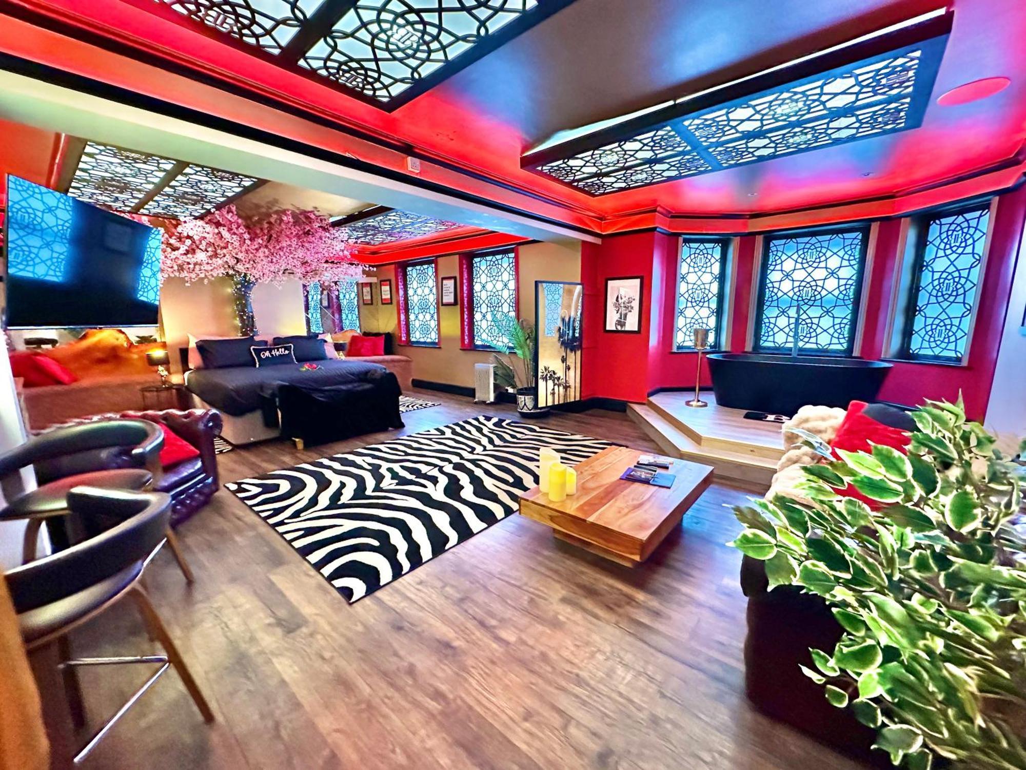 Beyond - Romantic Basement Apartment - Close To Beach - With Parking Bournemouth Kültér fotó
