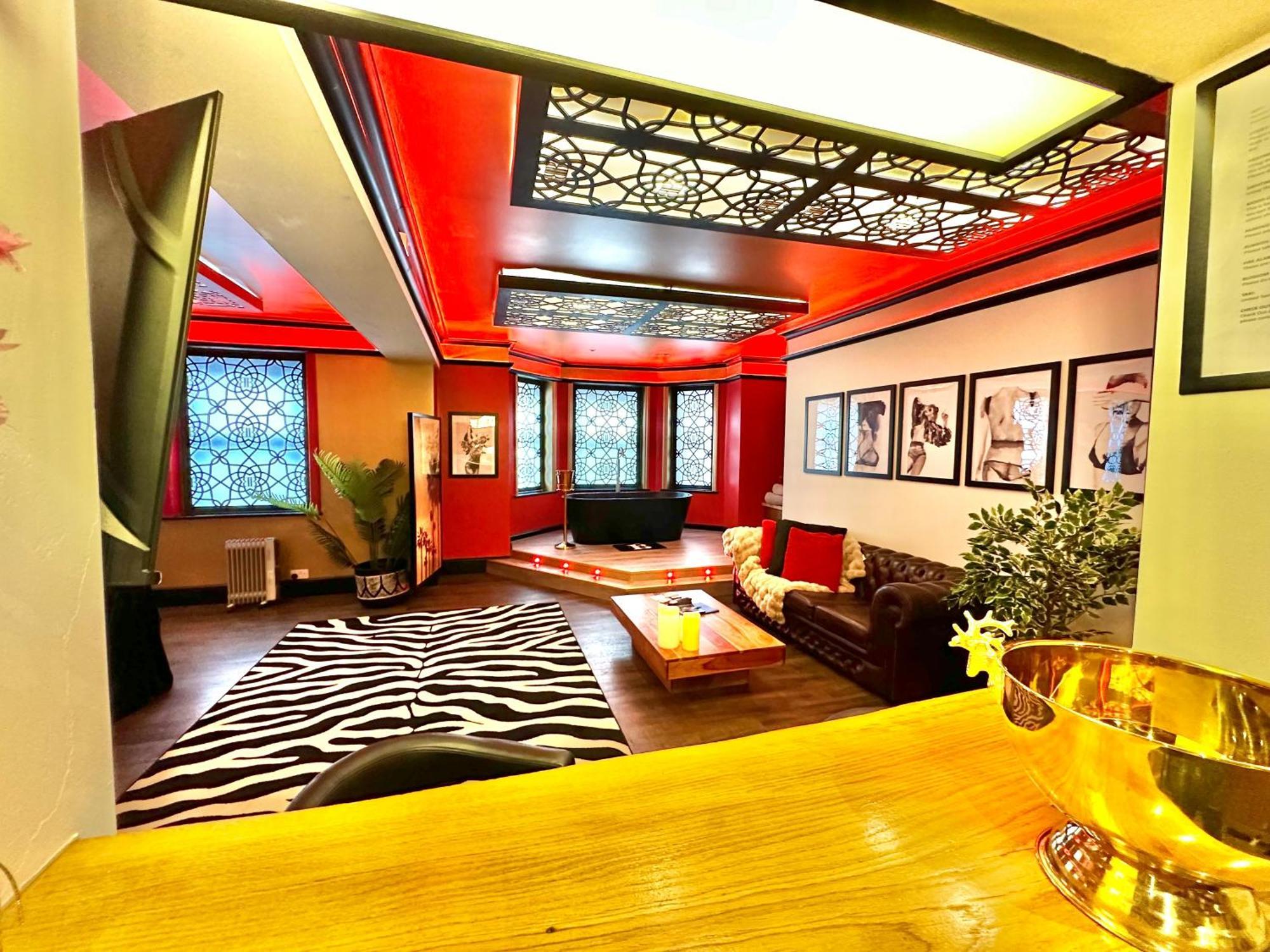 Beyond - Romantic Basement Apartment - Close To Beach - With Parking Bournemouth Kültér fotó