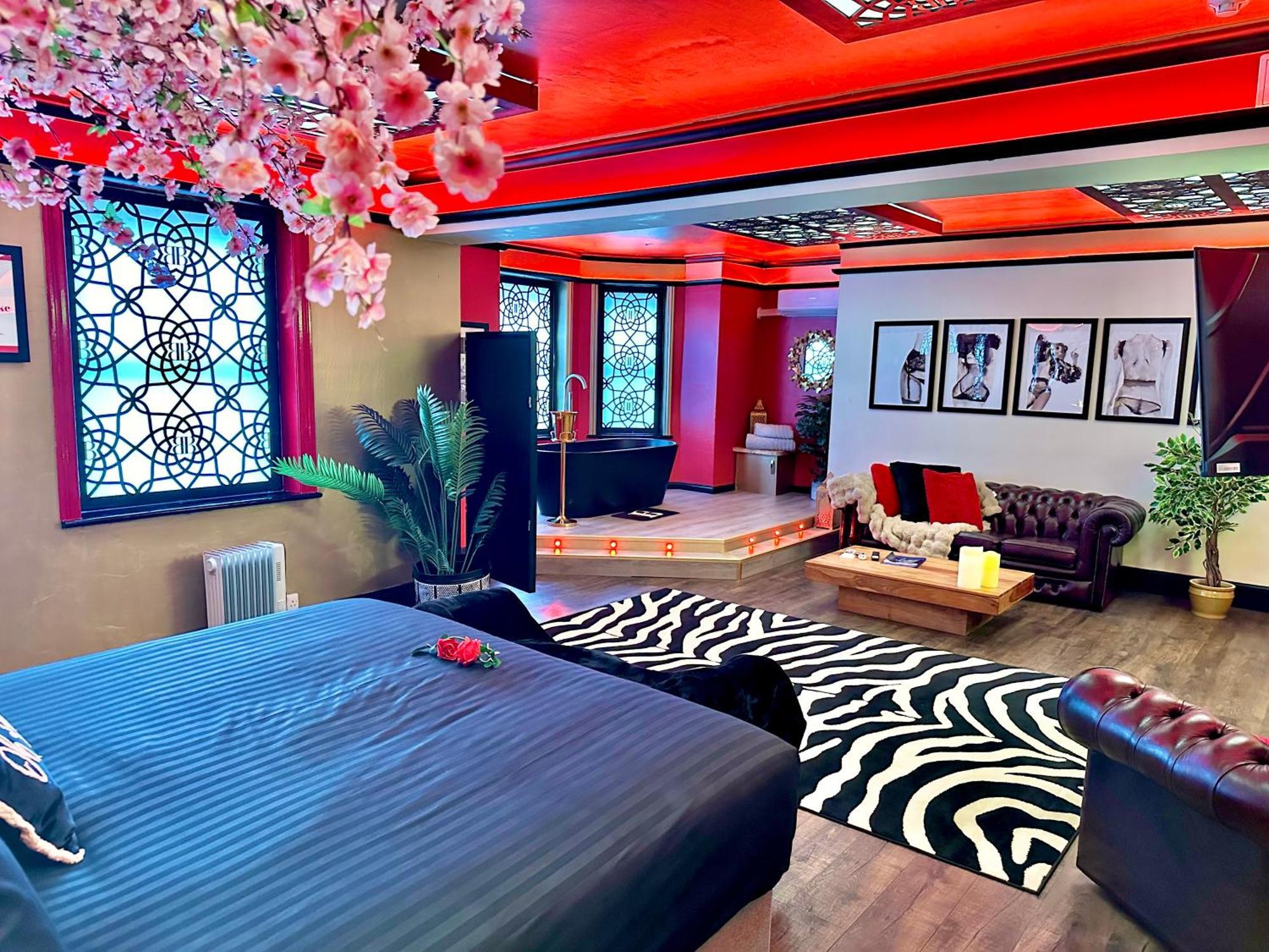 Beyond - Romantic Basement Apartment - Close To Beach - With Parking Bournemouth Kültér fotó
